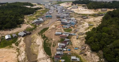 Prefeitura de Manaus distribui ajuda a afetados por seca