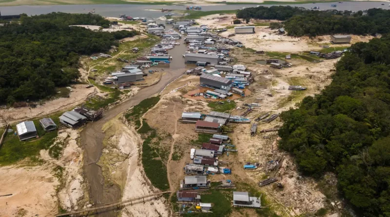 Prefeitura de Manaus distribui ajuda a afetados por seca