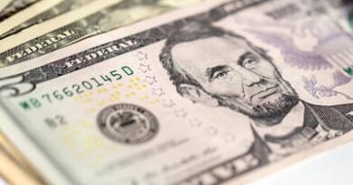 Dólar: moeda encerra última sessão em baixa, cotado a R$5,37 Dólar: moeda encerra última sessão em baixa, cotado a R$5,37