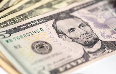 Dólar: moeda encerra última sessão em baixa, cotado a R$5,37