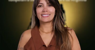 Voz por Trás da Criança Calada”: livro de Indira Queiroz rompe o silêncio e conquista espaço entre os mais vendidos da Amazon Voz por Trás da Criança Calada”: livro de Indira Queiroz rompe o silêncio e conquista espaço entre os mais vendidos da Amazon