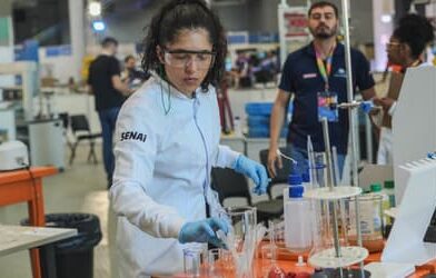 SENAI está com mais de 52 mil vagas abertas em cursos presenciais e a distância; confira oportunidades por estado