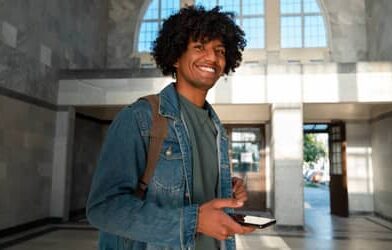 ESTÁGIO: IEL abre 1,9 mil oportunidades para estudantes de todo o país