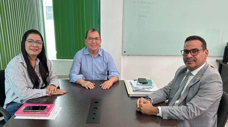 Vereador Jaildo Oliveira solicita reforma de terminais de ônibus em reunião com o IMMU