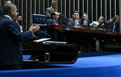 Senado aprova lei que proíbe descontos associativos em benefícios do INSS