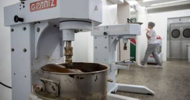 Juros altos fazem faturamento da indústria estagnar em 2025