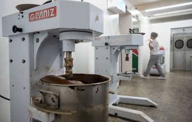 Juros altos fazem faturamento da indústria estagnar em 2025