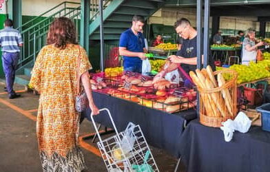 Fim da escala 6×1 em debate no Congresso acende alerta no setor produtivo; deputado da BA vê possibilidade de “meio-termo”