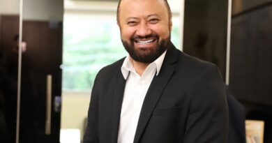 Prefeito Renato Junior oficializa nomeação de Arone Bentes no comando da Semed