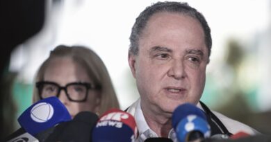 Médico diz que Lula retirou lesão e deve repousar nos próximos dias