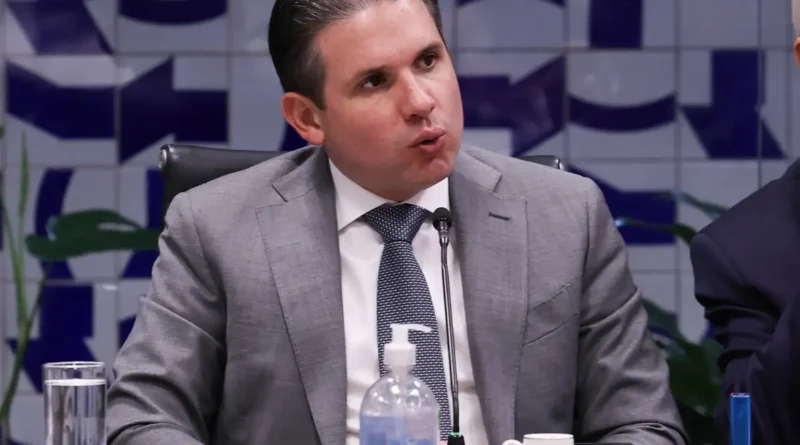 Motta convoca reunião de líderes para votar PL do fim da escala 6×1