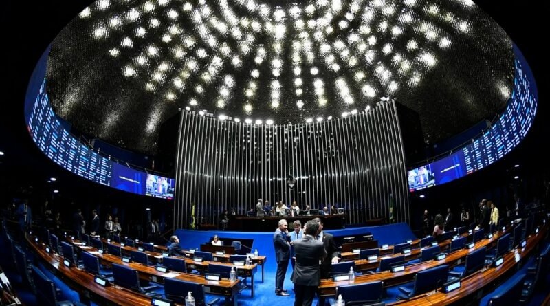 PEC da escala 6x1 volta à pauta com retorno do Congresso