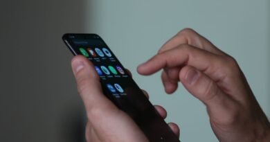 Uso de celulares nas escolas divide gestores