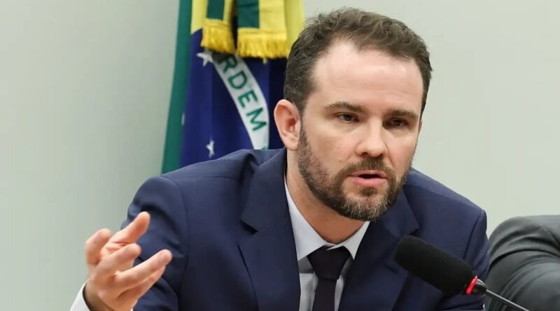 Durigan defende ajuste fiscal para conter dívida