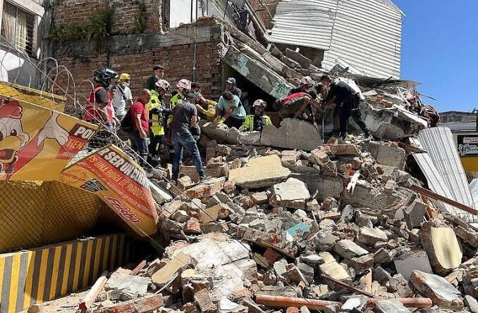 Terremoto de 7,4 causa destruição na Colômbia