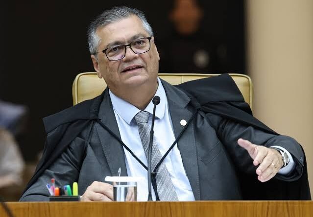 Flávio Dino determina investigação sobre emendas Pix