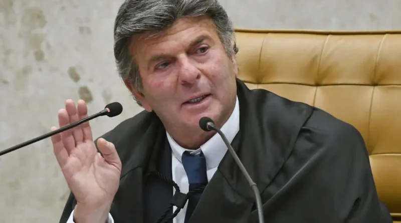 Fux suspende decisão de Dino e restabelece posts sobre Nossa Senhora