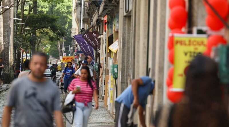Fim da escala 6×1 traz esperança de mais tempo para família e saúde