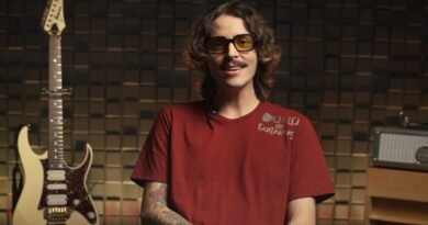 Finalista do reality show musical Duelo de Guitarras, o metaleiro moderno Lucas Moscardini é o destaque da penúltima edição do programa neste sábado (10), às 13h30, na TV Brasil. Foto: TV Brasil/ Divulgação