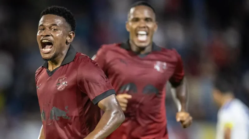 13-10-2026 - Vitória do Bragantino sobre o Cruzeiro fecha a rodada do Brasileiro . Eric Ramires (7) comemora o quarto gol da equipe com Gustavo Marques (16) . Foto: Ari Ferreira/Red Bull Bragantino