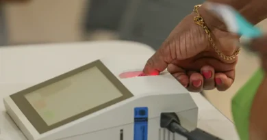 Brasília (DF), 04/10/2026 - Eleitores comparecem às seções eleitorais na manhã deste domingo para participar do primeiro turno das Eleições 2026. As imagens mostram o momento da votação nas salas onde estão instaladas as urnas eletrônicas. Foto: Joédson Alves/Agência Brasil