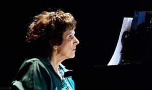 Estela Caldi . Foto: Divulgação/Cyntia C