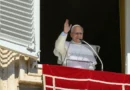 O Papa Leão conduz a oração do Angelus da janela do Palácio Apostólico, no Vaticano, em 11 de outubro de 2026. Vatican Media/Elisabetta Trevisan/­Imagem cedida pela REUTERS
