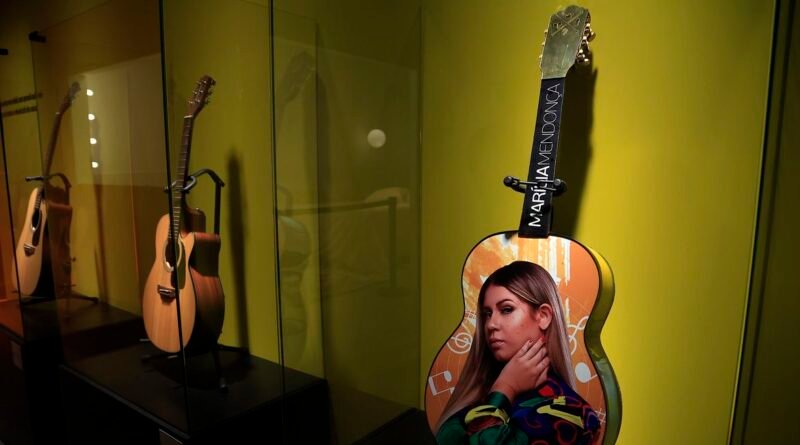 São Paulo(SP)- 08/10/2026. O Museu da Imagem e do Som (MIS), apresenta a exposição “Marília Mendonça – Sentimento Louco”, a primeira grande mostra dedicada à trajetória da artista. Foto: Paulo Pinto/Agencia Brasil