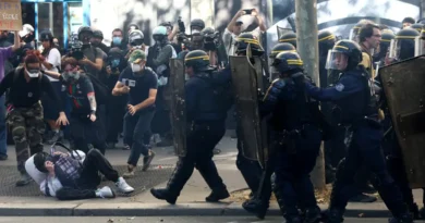 French CRS riot police charge amid clashes with protesters during a demonstration by high school and university students, supported by teachers' union and school parents, in Paris as part of a nationwide day of demonstrations and blockades, voicing anger over overcrowded classrooms, teacher shortages and dilapidated school buildings, which students blame on years of underinvestment, France, October 6, 2026. REUTERS/Yves Herman