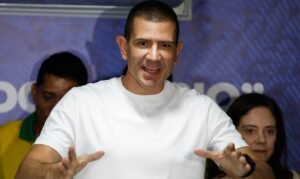Rio de Janeiro (RJ), 08/10/2026 – O candidato ao governo do Estado Douglas Ruas (PL) faz pronunciamento após decisão TSE e aguarda retotalização dos votos do 1° turno que o declararia eleito. Foto: Fernando Frazão/Agência Brasil