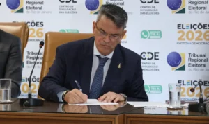 Rio de Janeiro (RJ), 10/10/2026 – O presidente do Tribunal Regional Eleitoral do Rio de Janeiro (TRE-RJ), Cláudio de Mello Tavares durante cerimônia de retotalização dos votos para o cargo de governador na sede do TRE-RJ, no centro da capital fluminense. Foto: Tomaz Silva/Agência Brasil