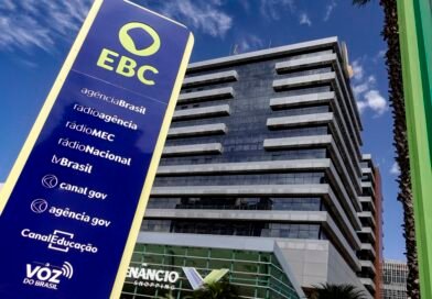 31/07/2026 - Brasília - Totem da EBC em Frente ao Shopping Venâncio em Brasília. Foto: Rafa Neddermeyer/ Agência Brasil