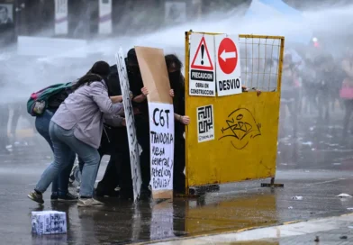 Protesto contra Milei termina em confrontos na Argentina Buenos Aires, Argentina, October 15, 2026. REUTERS/Pedro Lazaro Fernandez