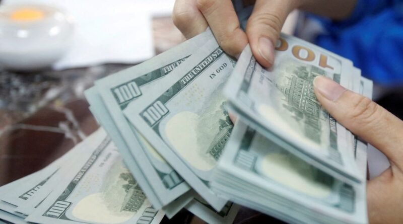 Notas de dólar 16 de maio de 2016 REUTERS/Kham