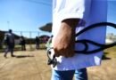 Médicos chegam ao local de prova para a segunda etapa do Exame Nacional de Revalidação de Diplomas Médicos Expedidos por Instituição de Educação Superior Estrangeira (Revalida) 2020, em Brasília.