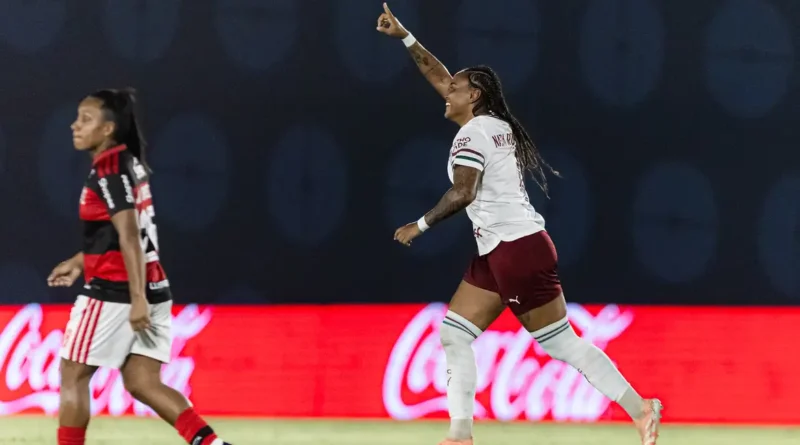 Rio de Janeiro (RJ), 11/10/2026 - Lance de jogo entre Flamengo e Fluminense em partida válida pelo Campeonato Brasileiro de Futebol Feminino 2026. Foto: Marina Garcia/Fluminense FC