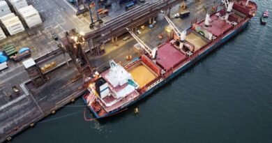 Bulk Carrier 'Discoverer' unloads U.S. soybeans at the port of Paranagua, Brazil, December 3, 2020. Picture taken December 3, 2020. Picture taken with a drone. REUTERS/Rodolfo Buhrer