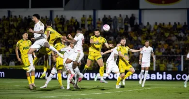 Com um a mais, Mirassol vence e complica Internacional no Brasileirão