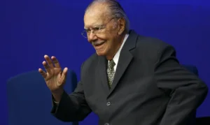 O ex-presidente da República, José Sarney, durante solenidade de transmissão de cargo do ministro dos Transportes, Renan Filho.