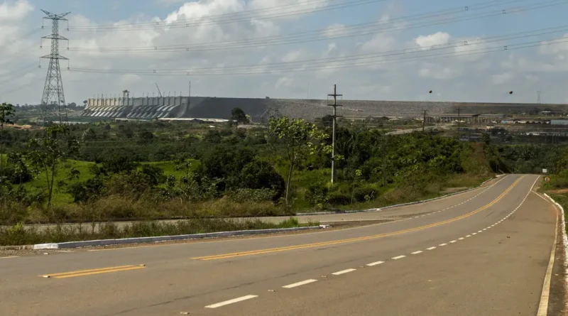 Altamira (PA), 08/01/2025 - No dia 5 de maio de 2016, foi inaugurada a Usina Hidrelétrica (UHE) Belo Monte. Localizada no Rio Xingu, no Pará, sua capacidade instalada é de 11.233,1 MW, sendo reconhecida como a maior hidrelétrica 100% brasileira. O empreendimento utiliza, em seu reservatório principal, uma tecnologia preservacionista conhecida como fio d’água, o monitoramento das estruturas, previsto no Plano, é um dos mais bem equipados do país. Dispondo de 1.976 instrumentos, de 12 diferentes tipos, realiza-se uma avaliação periódica ao desempenho das estruturas de concreto dos 28 diques que conformam o Reservatório Intermediário e das barragens de Pimental e Belo Monte. Foto: Joédson Alves/Agência Brasil