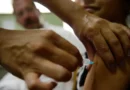Brasília - Alunas do Centro de Ensino Fundamental 25, em Ceilândia, são vacinadas contra o papiloma vírus humano - HPV (Marcelo Camargo/Agência Brasil)