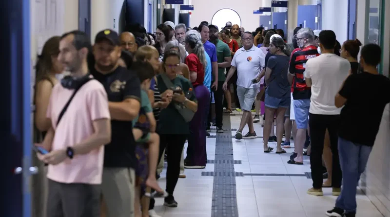 Brasília – DF – 04/10/2026 - Votação do primeiro turno. (Fila para votar no Colégio Leonardo da Vinci). FOTO: Lula Marques/Agência Brasil.