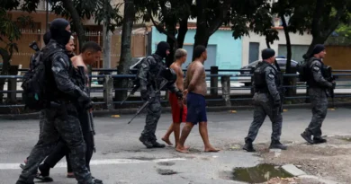 Members of the military police special unit detain suspected drug dealers during a police operation against drug trafficking at the favela do Penha, in Rio de Janeiro, Brazil October 28, 2025. REUTERS/Aline Massuca