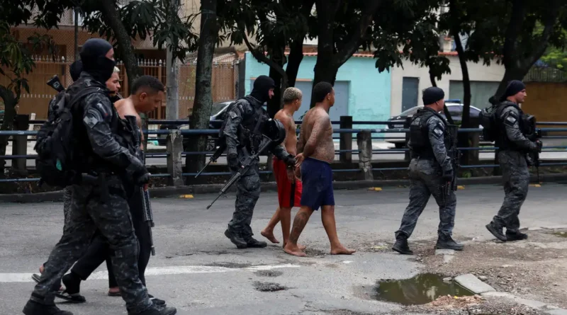Members of the military police special unit detain suspected drug dealers during a police operation against drug trafficking at the favela do Penha, in Rio de Janeiro, Brazil October 28, 2025. REUTERS/Aline Massuca