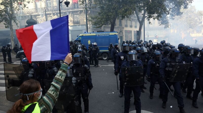 Protesto em Paris contra o custo de vida 17 de outubro de 2026 REUTERS/Abdul Saboor