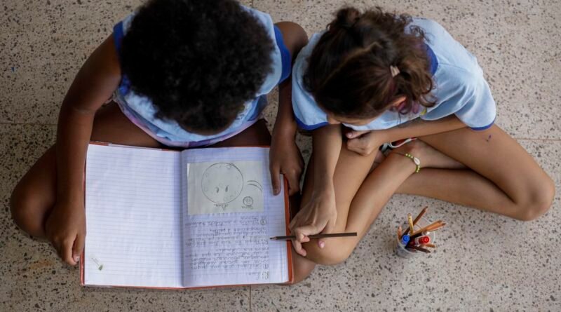 Brasília (DF) 16/11/2023 – Ensaio com estudantes para ilustrar reportagens sobre educação. Foto: Joédson Alves/Agência Brasil