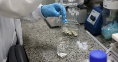 Brasília (DF), 26/05/2026 - O laboratório de nanotecnologia da Embrapa produz em caráter experimental substitutos veganos de carne vermelha, salmão e lula por meio de uma impressora carregada de massa feita do extrato de sementes. Foto: Valter Campanato/Agência Brasil