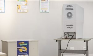 São Paulo (SP) 24/09/2026 - O Tribunal Regional Eleitoral de São Paulo (TRE-SP) , durante demonstração para a imprensa do fluxo de votação das Eleições 2026. Além de uma apresentação sobre o chamado “derrame de santinhos” e o novo provimento da Corregedoria do Tribunal que disciplina a fiscalização e a repressão desse crime eleitoral. O evento realizado na sede do TRE-SP. Urna Eletrônica . Foto: Paulo Pinto/Agência Brasil