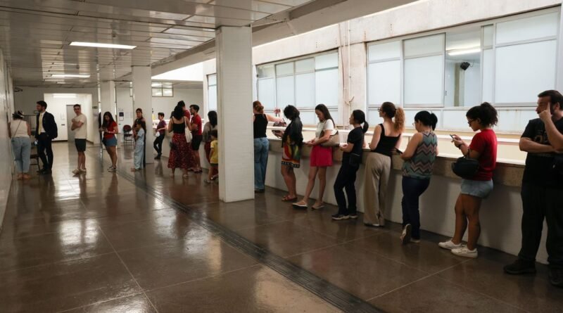 Brasília – DF – 04/10/2026 - Votação do primeiro turno. (Fila para votar no Colégio CEUB) FOTO: Lula Marques/Agência Brasil.
