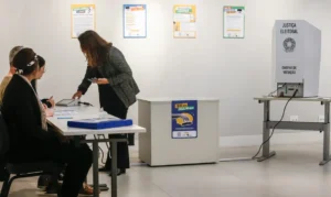 São Paulo (SP) 24/09/2026 - O Tribunal Regional Eleitoral de São Paulo (TRE-SP) , durante demonstração para a imprensa do fluxo de votação das Eleições 2026. Além de uma apresentação sobre o chamado “derrame de santinhos” e o novo provimento da Corregedoria do Tribunal que disciplina a fiscalização e a repressão desse crime eleitoral. O evento realizado na sede do TRE-SP. Urna Eletrônica . Foto: Paulo Pinto/Agência Brasil